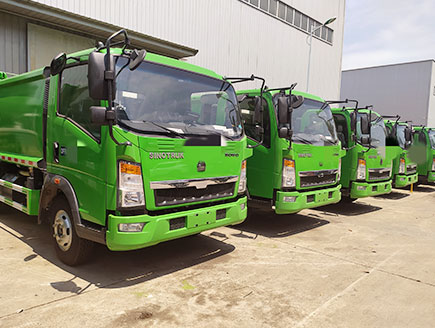 10 units HOWO 4*2 10m³ garbage trucks exported to South Africa