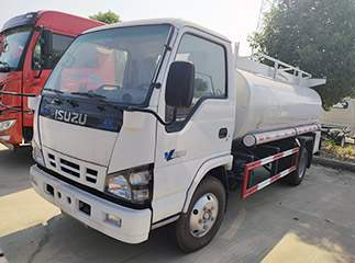 Isuzu 5000L small fuel tanker truck