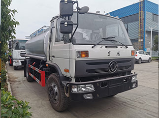 new dongfeng 12000l 10ton  oil  truck