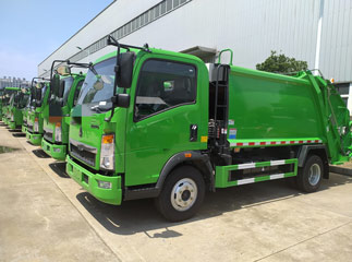 HOWO 10 m³ compactor garbage truck