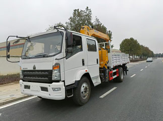 Howo crew cab xcmg 5ton truck mounted crane